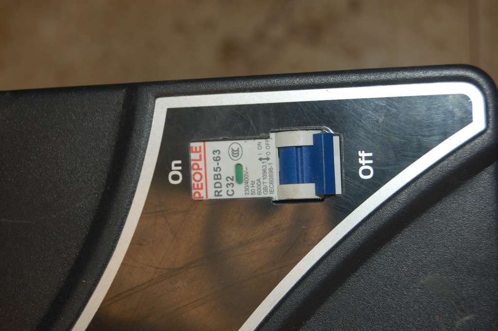 AC-DC DYNAMICS VOLTAGE REGULATOR