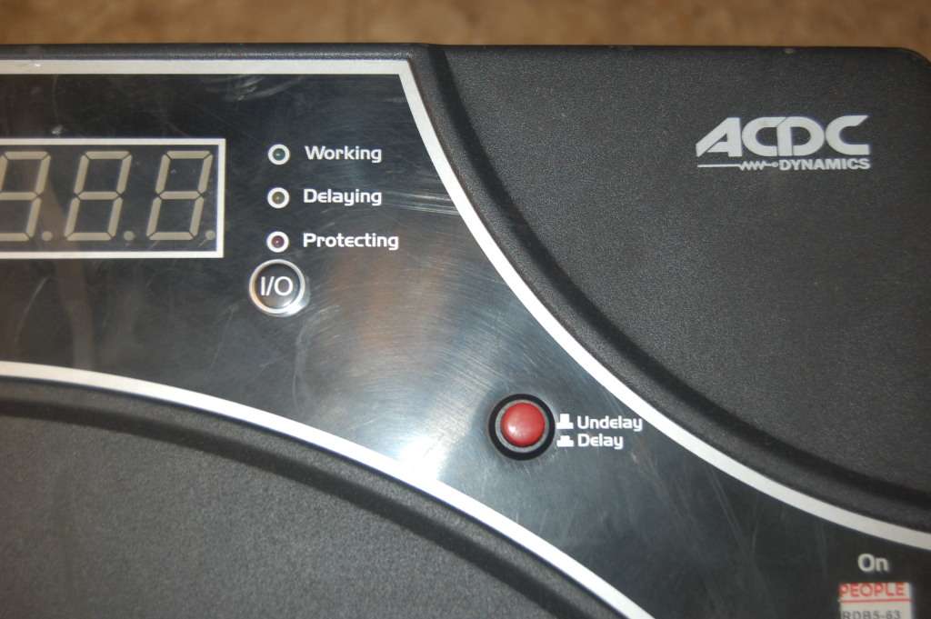 AC-DC DYNAMICS VOLTAGE REGULATOR