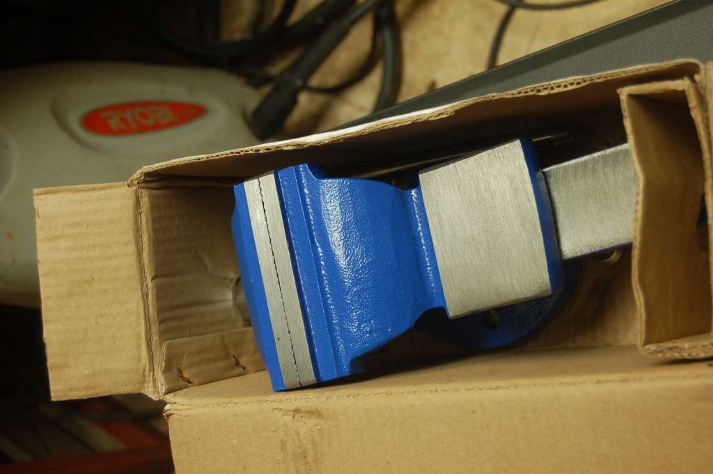 TOPLINE 100MM JAW WIDTH CAST IRON VICE (NEW)