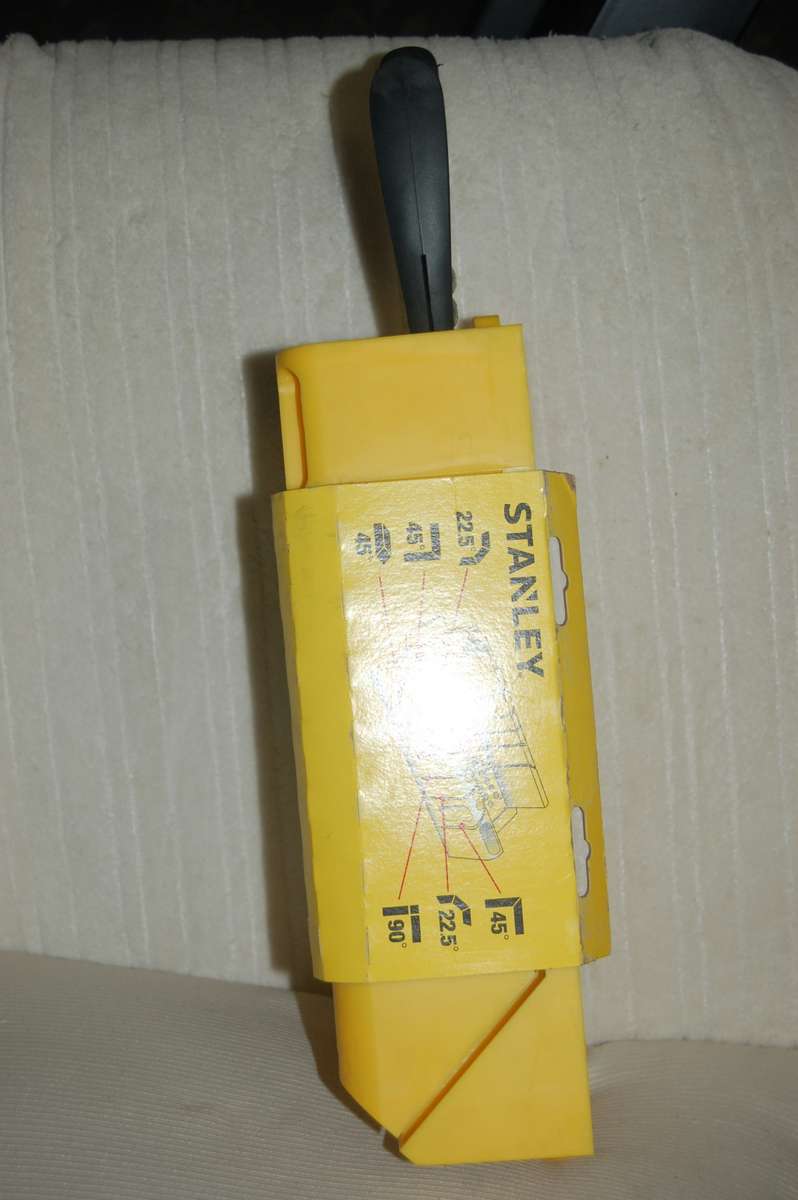 STANLEY CROSSCUT SAW WITH MITRE BOX 22.5, 45 AND 90 DEGREE OPTIONS