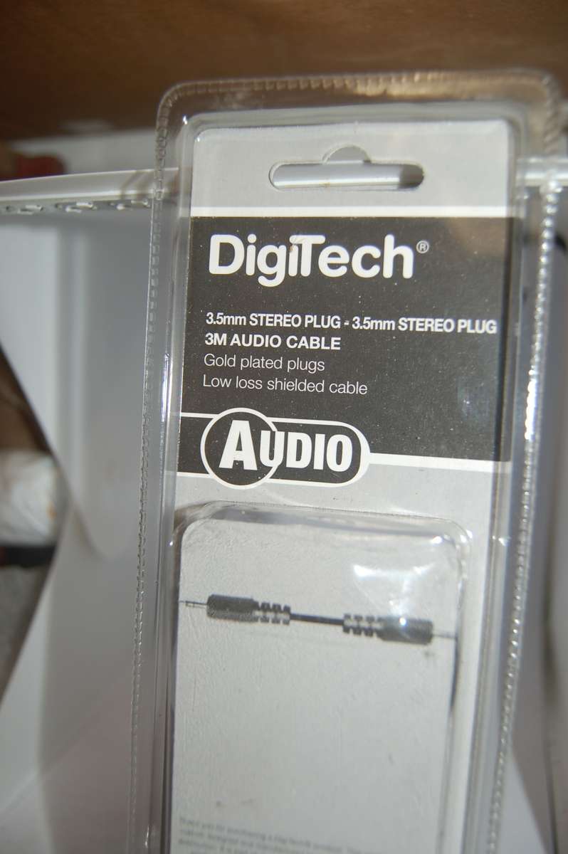 DIGITECH 3.5 MM STEREO AUDIO CABLE WITH 3.5 MM PLUG 3 MT LENGTH