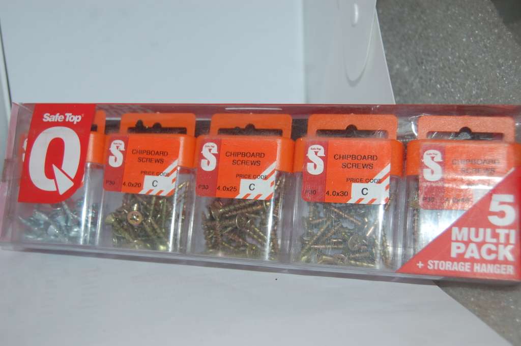 SPECIAL OFFER OF 5 PACKS CHIPBOARD SCREWS 4MM DIAMETER AND VARIOUS LENGTHS SIZE-BOXED