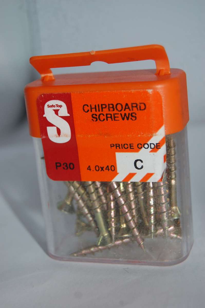 SPECIAL OFFER OF 5 PACKS CHIPBOARD SCREWS 4MM DIAMETER AND VARIOUS LENGTHS SIZE-BOXED