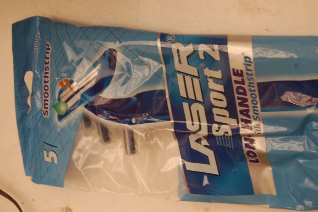 LASER SPORT 2 -TWIN BLADE RAZOR WITH SMOOTHSTRIP (5 RAZORS IN THE PACK)