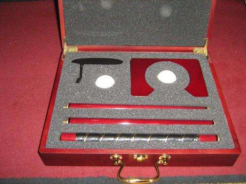 BRAND NEW EXECUTIVE GOLF SET IN WOODEN CASE -LATE ENTRY