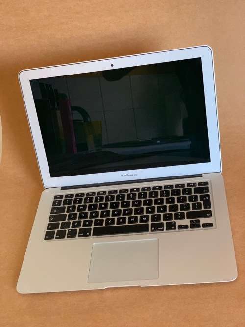Macbook Air 13" - Early 2015 - 128GB - 4GB - 1.6 GHz