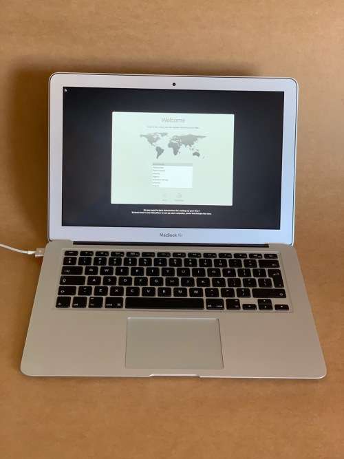 Macbook Air 13" - Early 2015 - 128GB - 4GB - 1.6 GHz