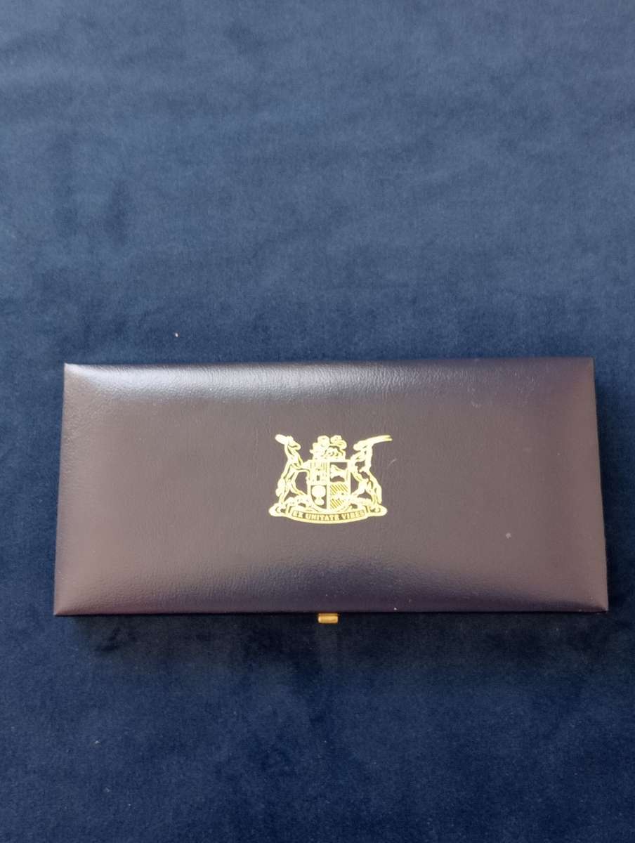 1984 Republic of South Africa Short Proof Set. With TWO R1`s one SILVER and one Nickel in SAM box