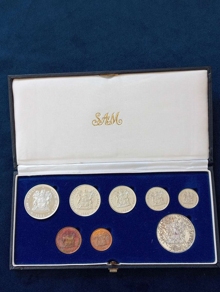 1984 Republic of South Africa Short Proof Set. With TWO R1`s one SILVER and one Nickel in SAM box