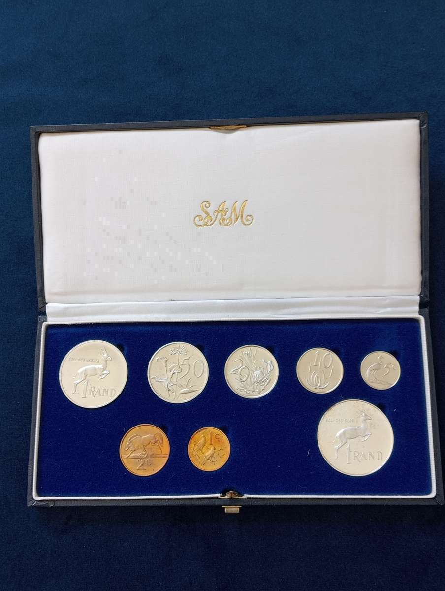 1984 Republic of South Africa Short Proof Set. With TWO R1`s one SILVER and one Nickel in SAM box