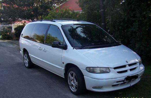 CHRYSLER GRAND VOYAGER 3.3 LE