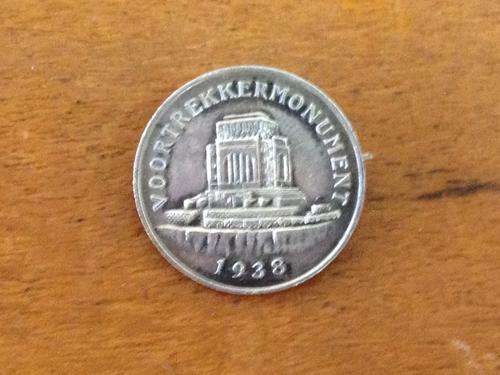 A voortrekker monument 1938 sterling silver badge