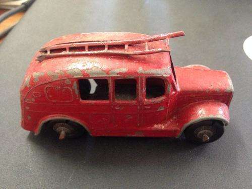 A very early 25H Dinky sreamline fire engine Pre war model