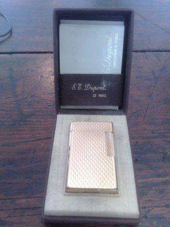 Gold S.J. Dupont lighter in magnificent condition