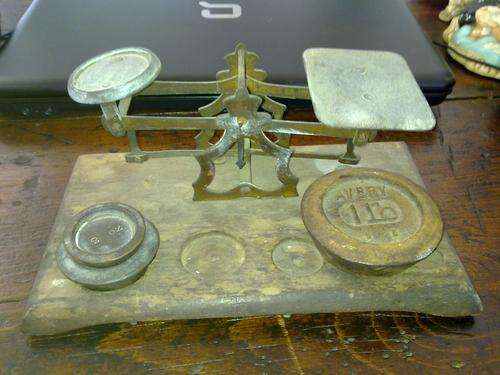 A large postal scale with mismatched weights