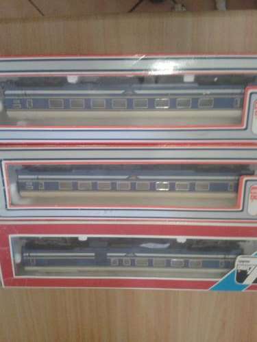 Lima SAR Blue train coaches