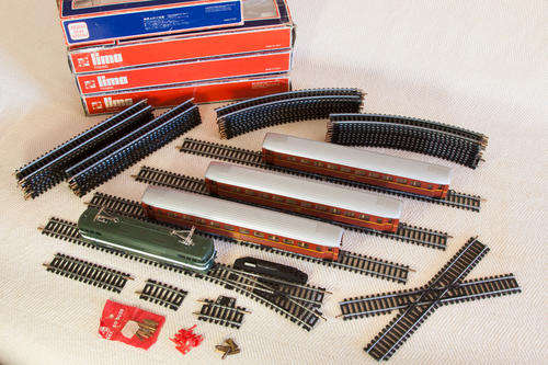 Lima SNCF BB 9312 Locomotive, 309150 NSB Express Coaches and Track