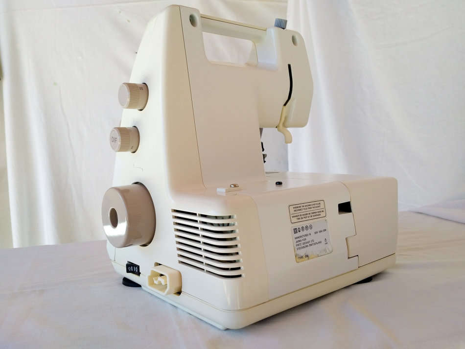 Beautiful Bernina Bernette Overlocker MO-334DS E