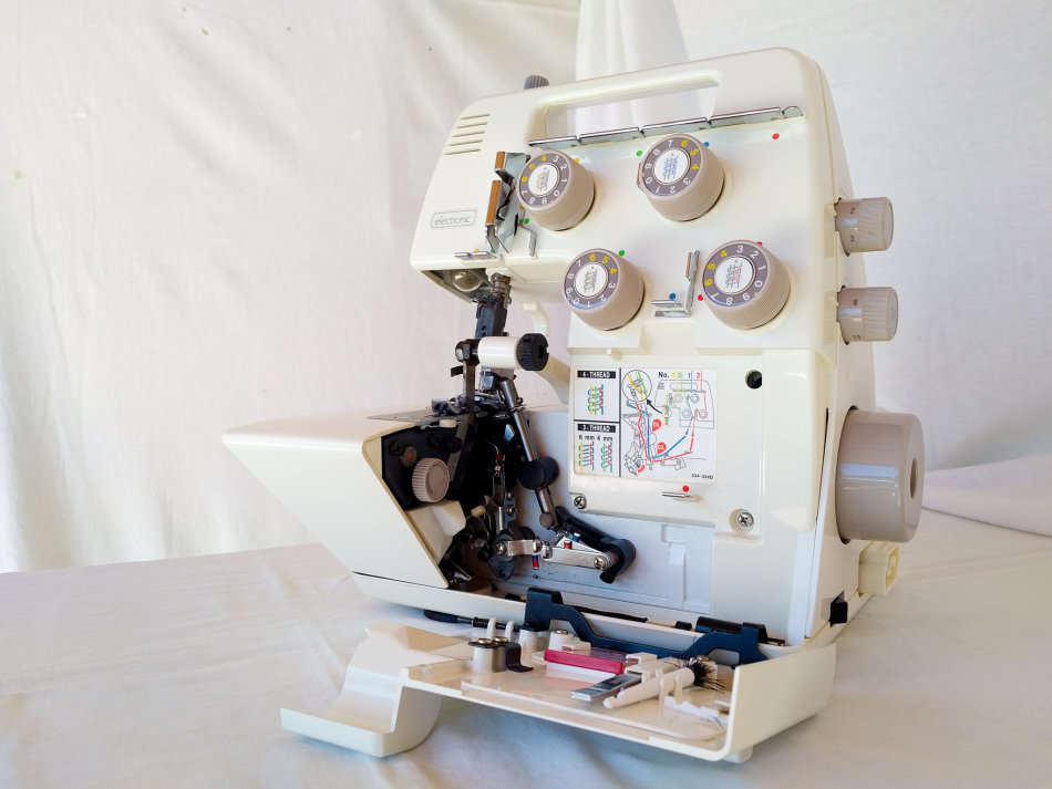 Beautiful Bernina Bernette Overlocker MO-334DS E