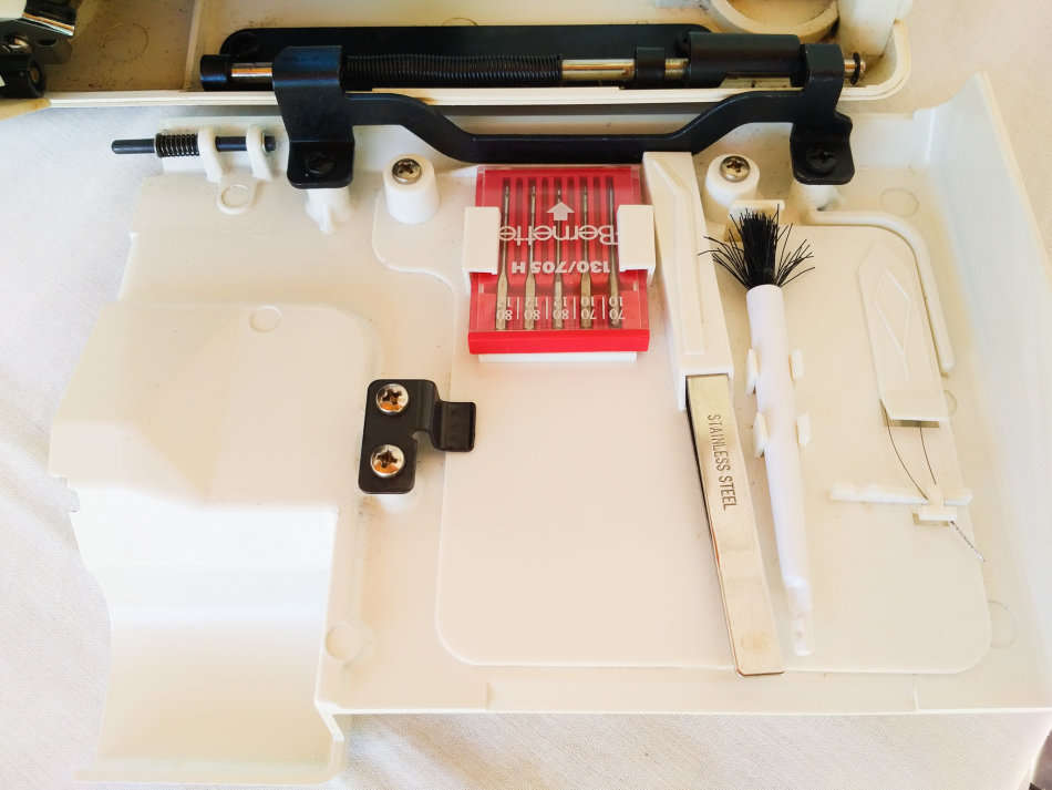 Beautiful Bernina Bernette Overlocker MO-334DS E