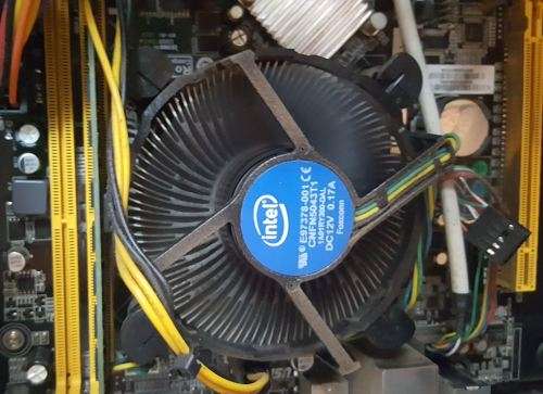 good condition quad core i7 pc box complete + speakers value R9650 (no screen)