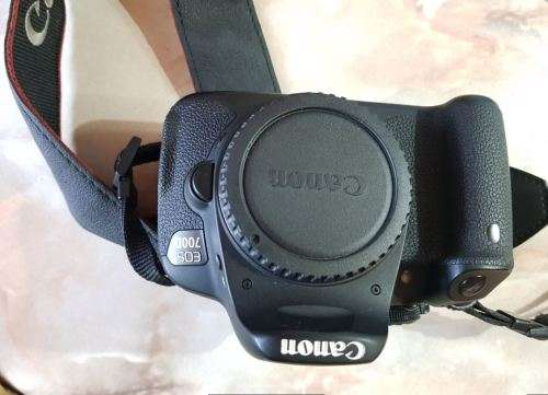 canon eos 700d 18 mega pixel camera good condition - great camera - 5 photos per second