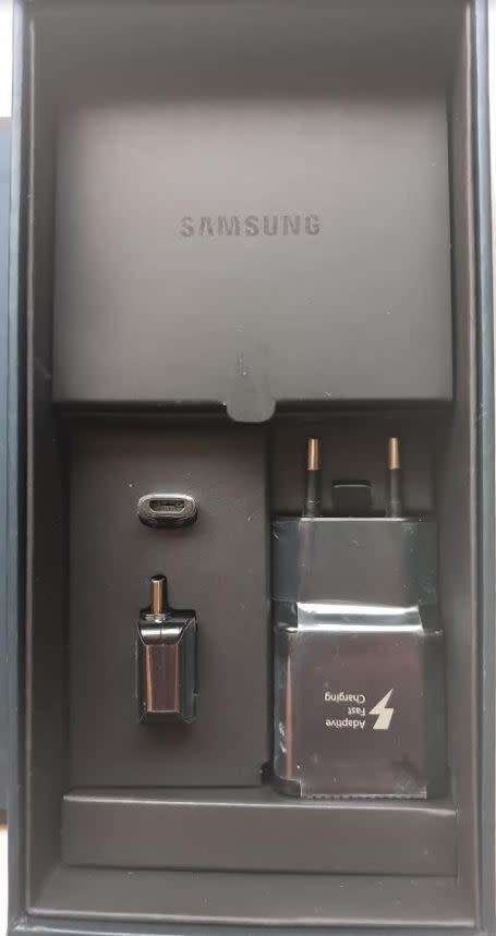 S8+ Samsung galaxy s8 plus. 6.2" display + R1000 samsung flip cover