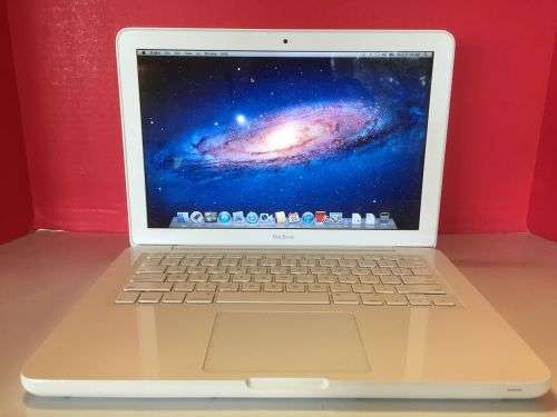 Apple MacBook White 13.3" 250GB HDD 2.2 GHz 4GB RAM