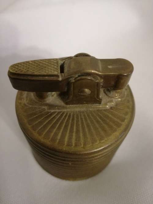 Vintage table lighter