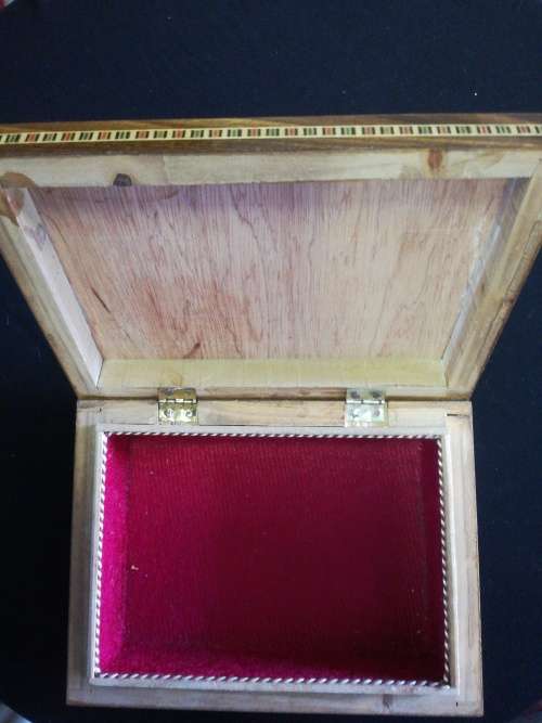 Beautiful JEWELLERY CASE. Marked IRAQ.