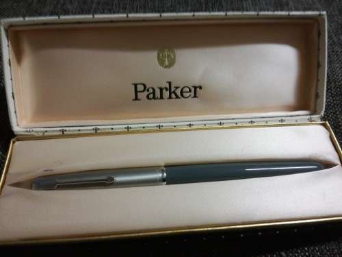HIGHLY COLLECTABLE PARKER PEN IN ORIGINAL BOX.