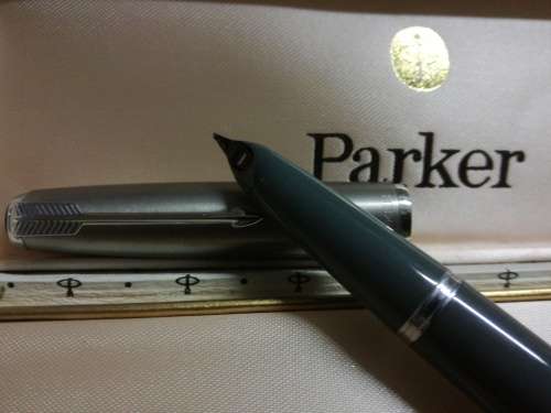 HIGHLY COLLECTABLE PARKER PEN IN ORIGINAL BOX.