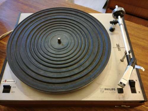 VINTAGE PHILIPS DIAMOND, HIGH FIDELITY INTERNATIONAL LP PLAYER.