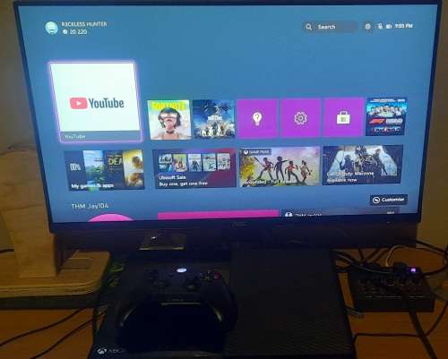 XBOX ONE 500G + REMOTE AND 2 GAMES