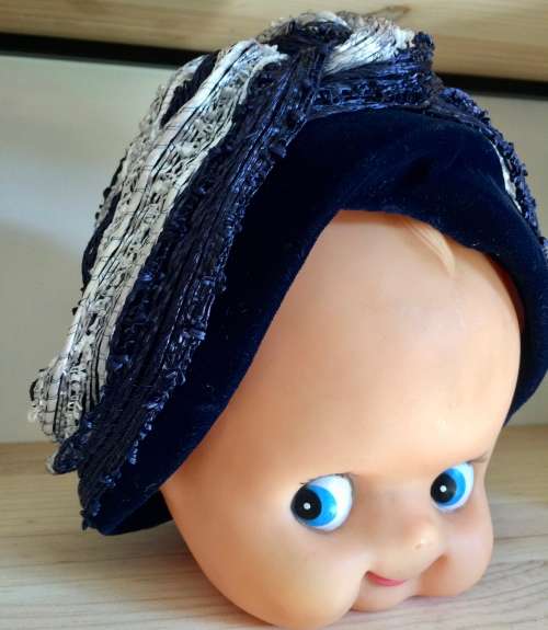 VINTAGE  NAVY AND WHITE STRAW LIKE HAT/ TURBAN