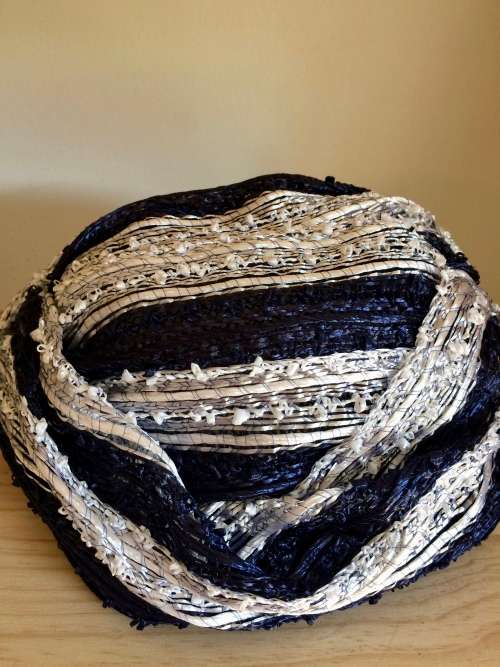 VINTAGE  NAVY AND WHITE STRAW LIKE HAT/ TURBAN