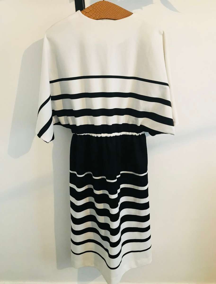 VINTAGE CUTY BLACK & WHITE KNITTED POLYSTER DRESS - 14/16
