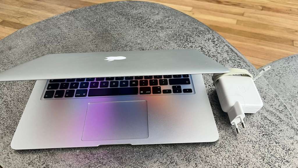 Macbook Air (13-Inch, Early 2014)