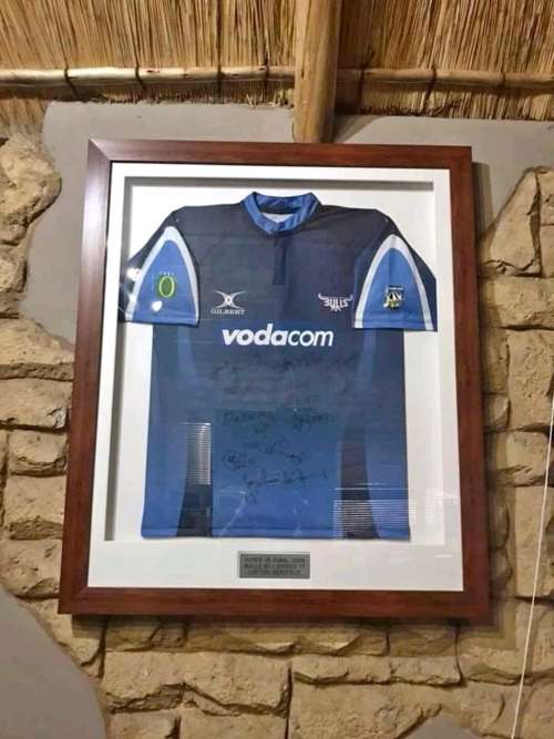 Signed 2009 Bulls super 14 final jersey.