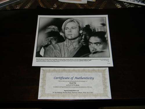RARE BRAD PITT HAND SIGNED MOVIE PROMO PHOTO.