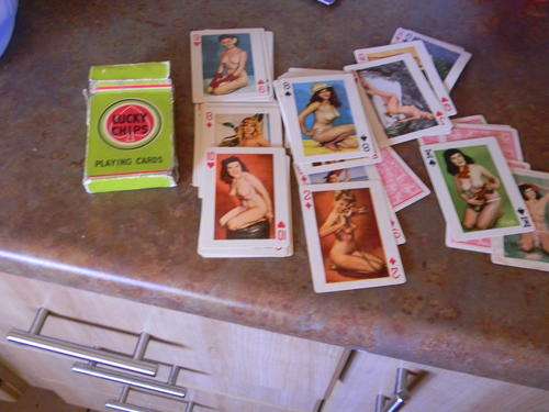 LUCKY CHIPS 1940/50S PLAYING CARDS IMMACULATE.