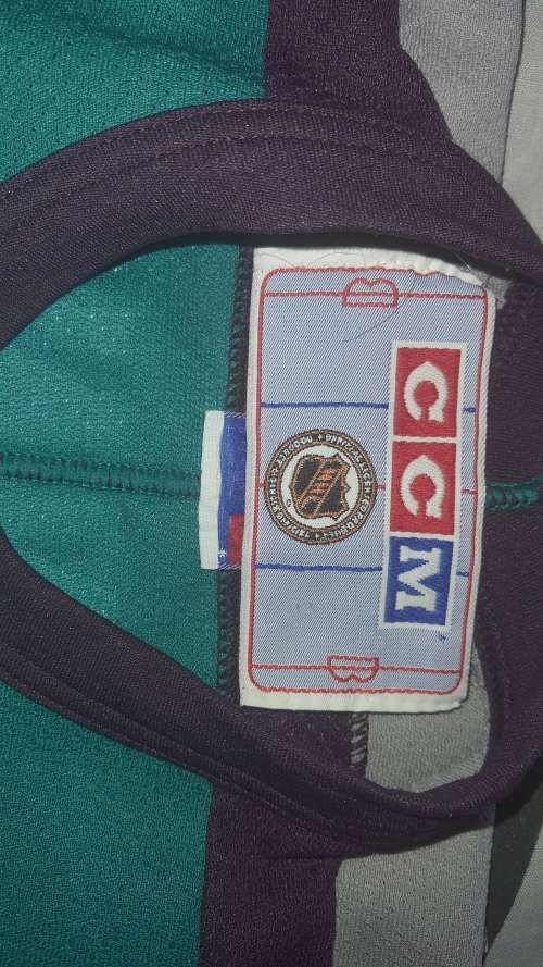Very rare The Mighty ducks Jersey .....