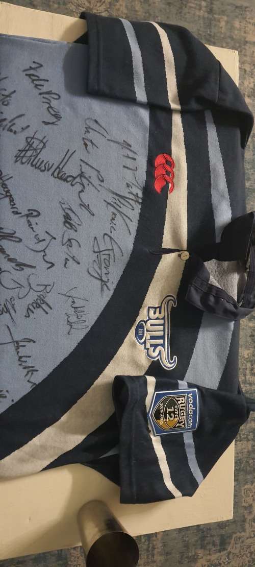 Rare Blue Bulls Super Rugby Jersey signed by 29 legends.