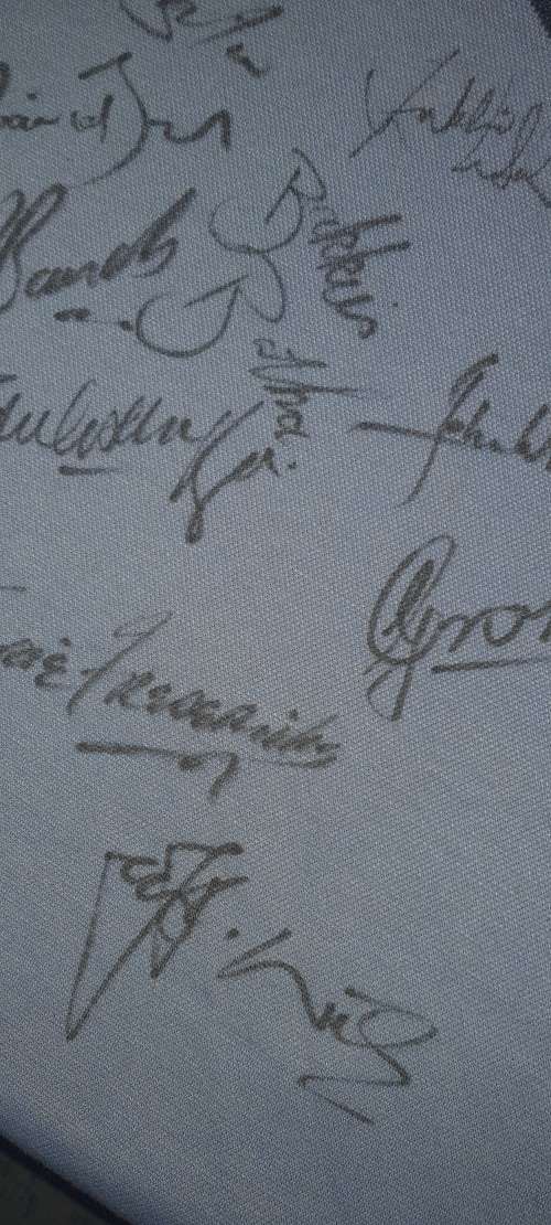 Rare Blue Bulls Super Rugby Jersey signed by 29 legends.