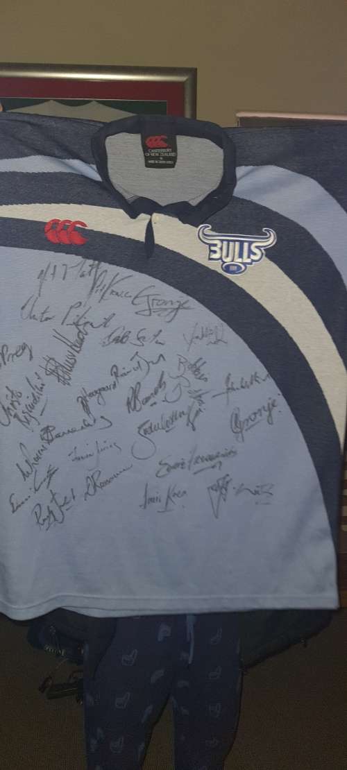 Rare Blue Bulls Super Rugby Jersey signed by 29 legends.