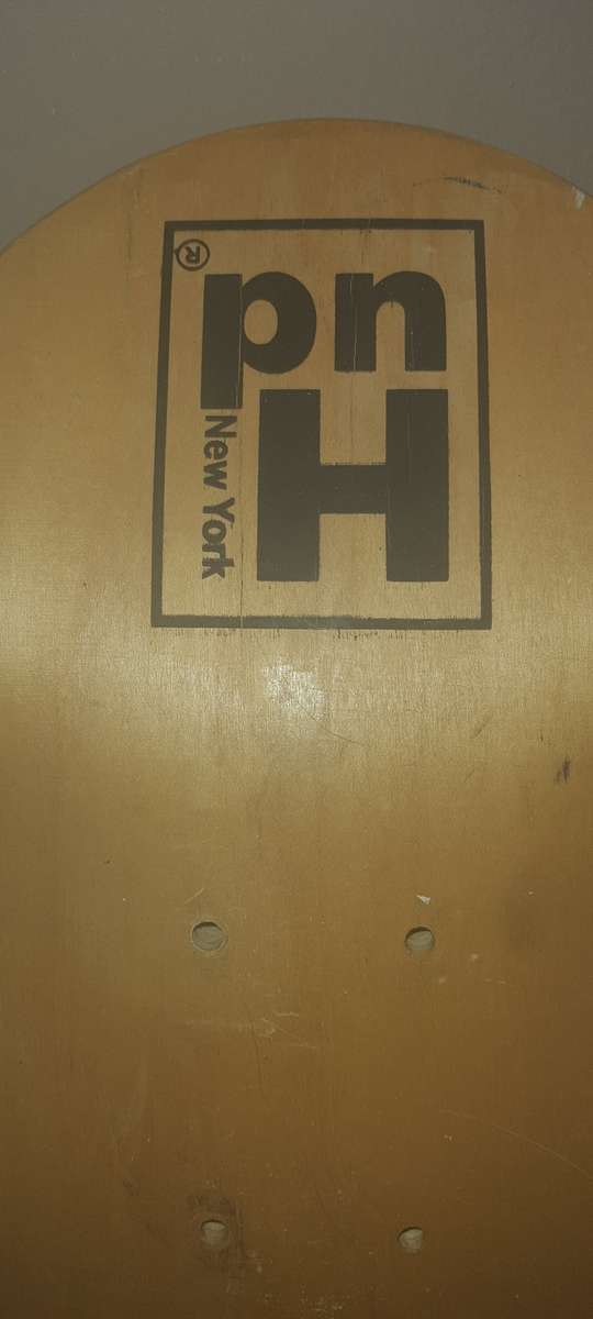 2x HUd skateboard decks.