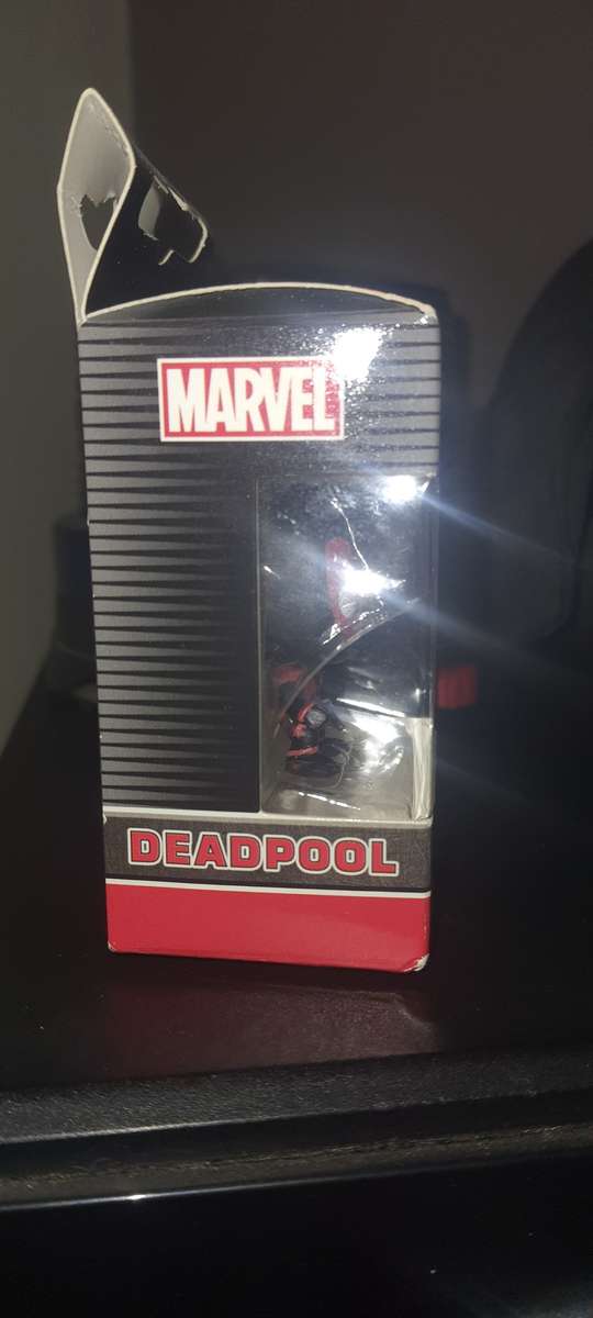 Rare Vaulted Deadpool Black versio n Funko pop keyring