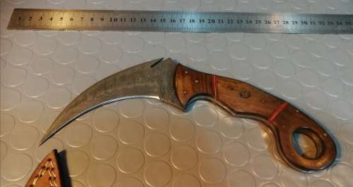 STUNNING BEAUTIFUL!!!! Handmade Damascus Steel Karambit
