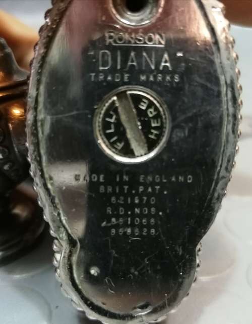 Very beautiful!! Antique Ronson Diana Lighter, made in England (for restoration)