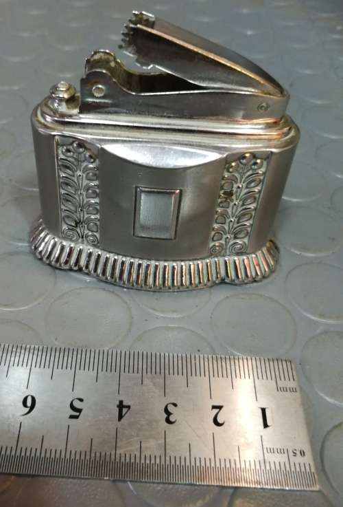 Very beautiful!! Antique Ronson Diana Lighter, made in England (for restoration)